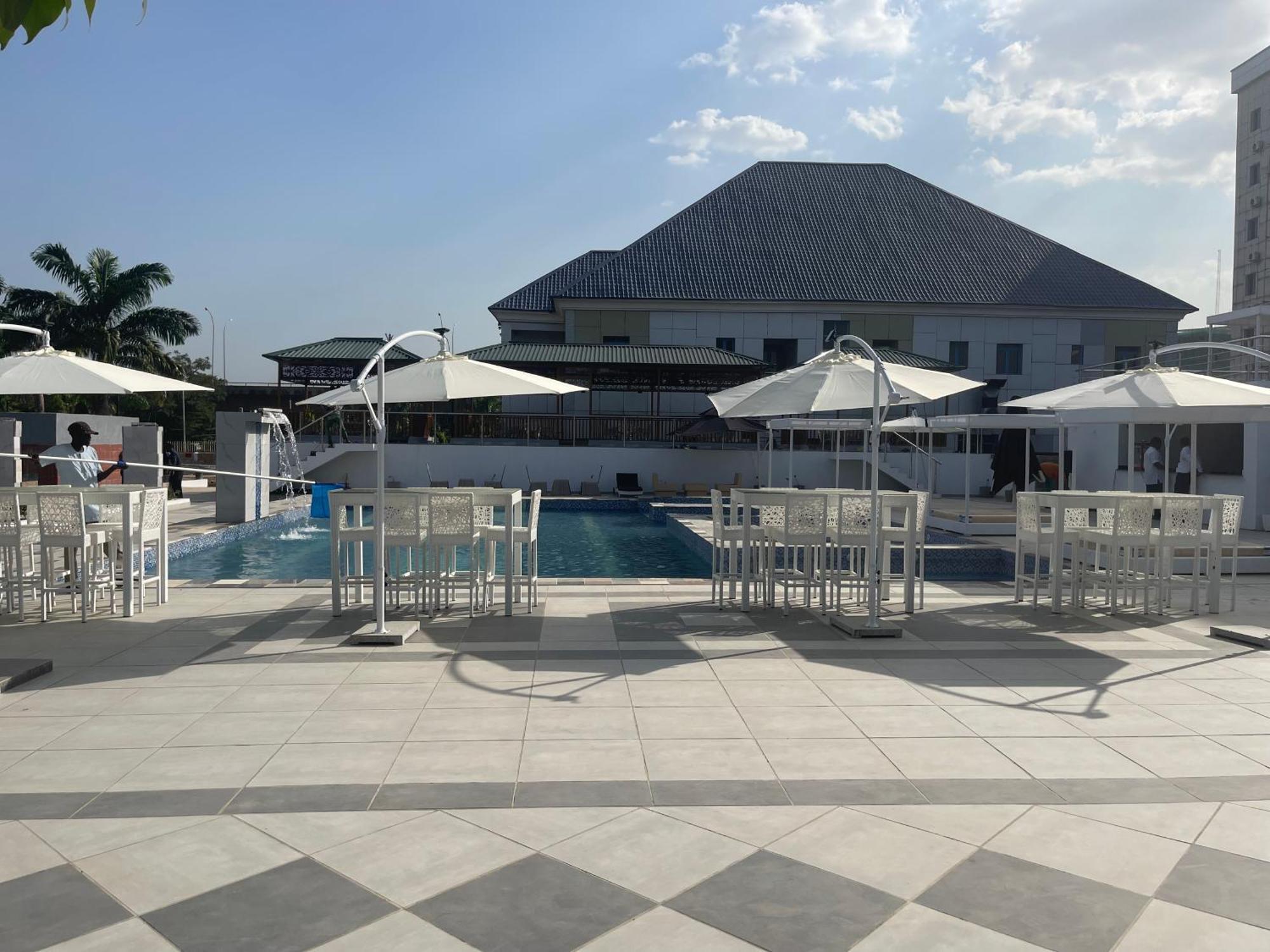 Aa Hotel And Suites Абуджа Экстерьер фото