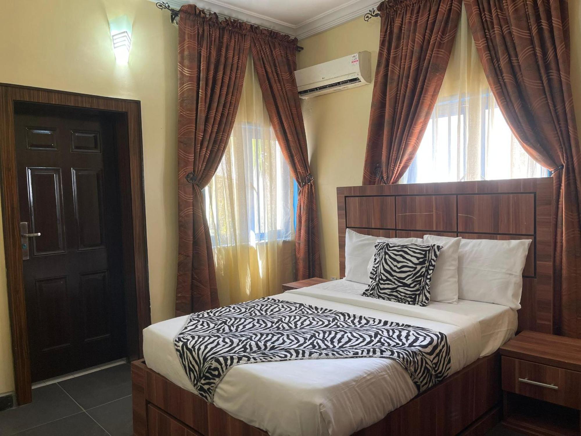 Aa Hotel And Suites Абуджа Экстерьер фото